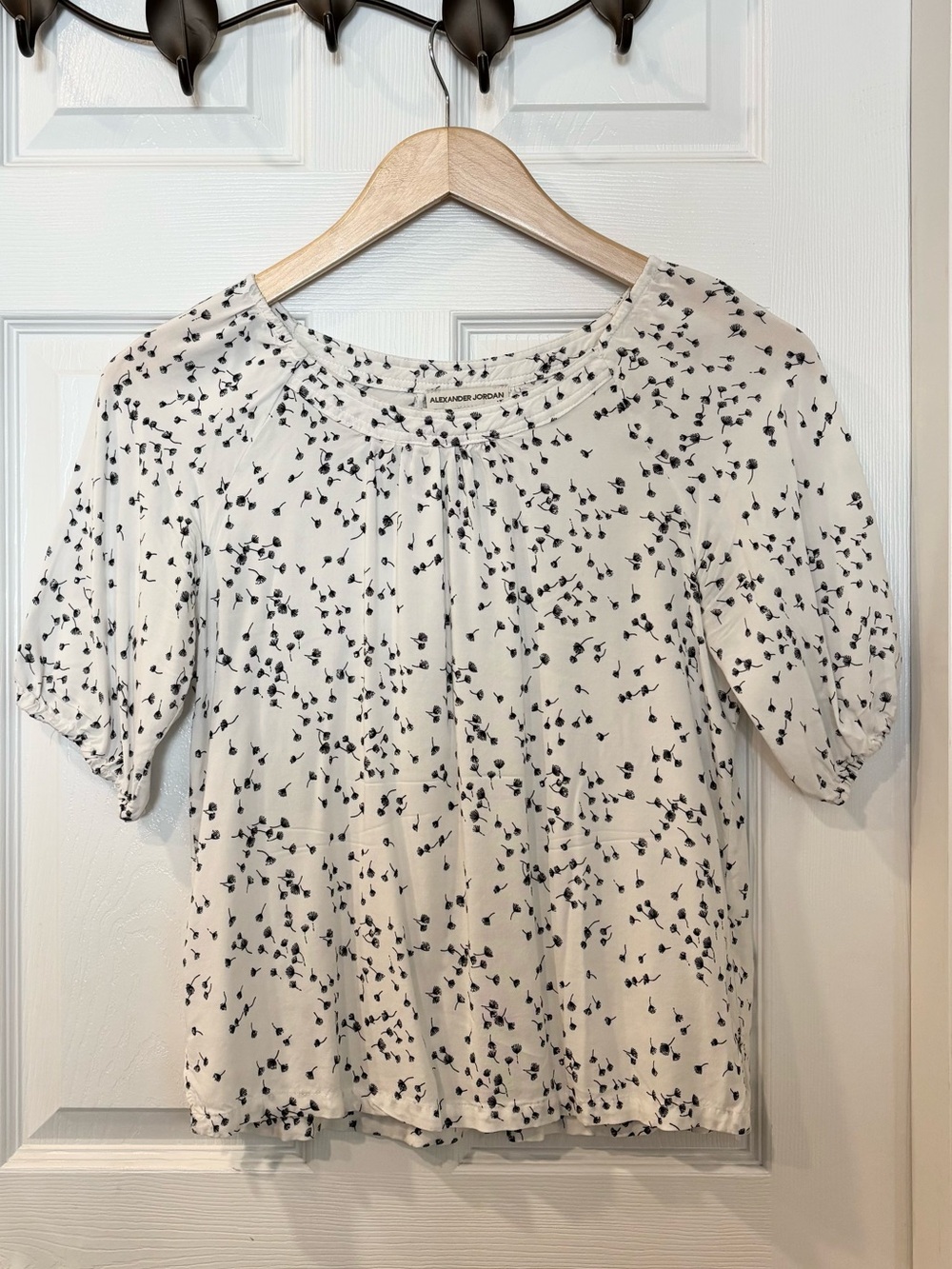 Alexander Jordan White Floral Split-Neck Blouse